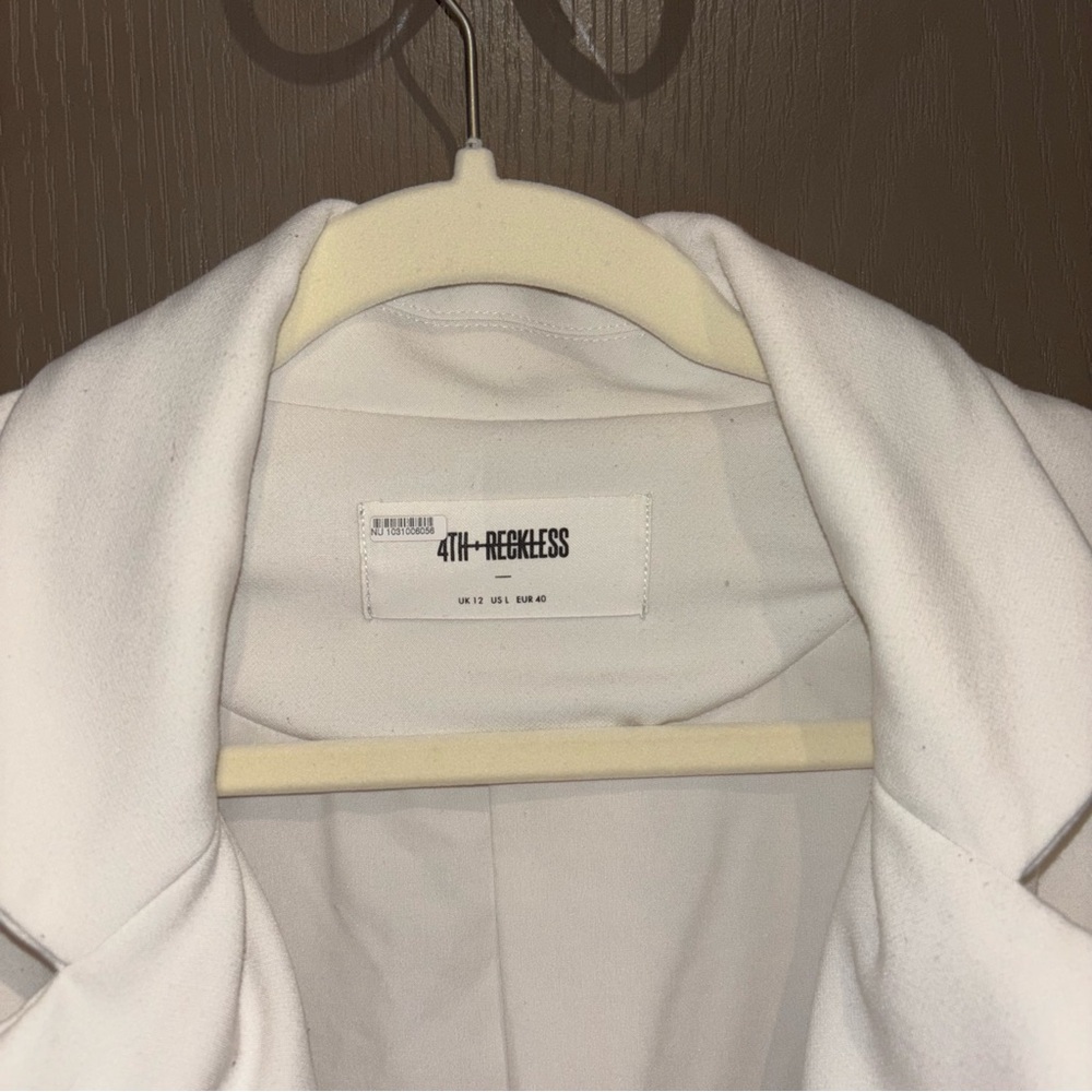 4TH & RECKLESS Sade White Blazer - Picture 8 of 9